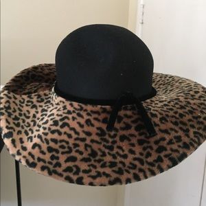 Black hat with leopard brim - Sunday Hat